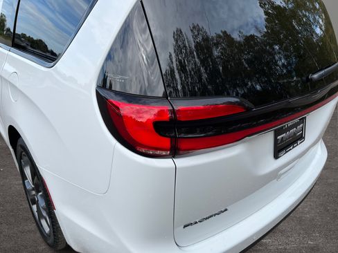 New 2026 Chrysler Pacifica Select image 33