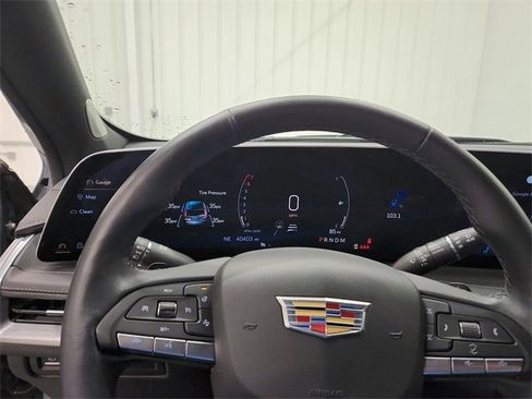 Used 2024 Cadillac XT4 Premium Luxury image 12