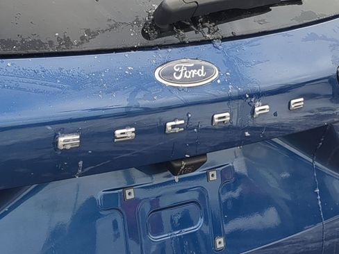 Used 2022 Ford Escape SE w/ Cold Weather Package image 17