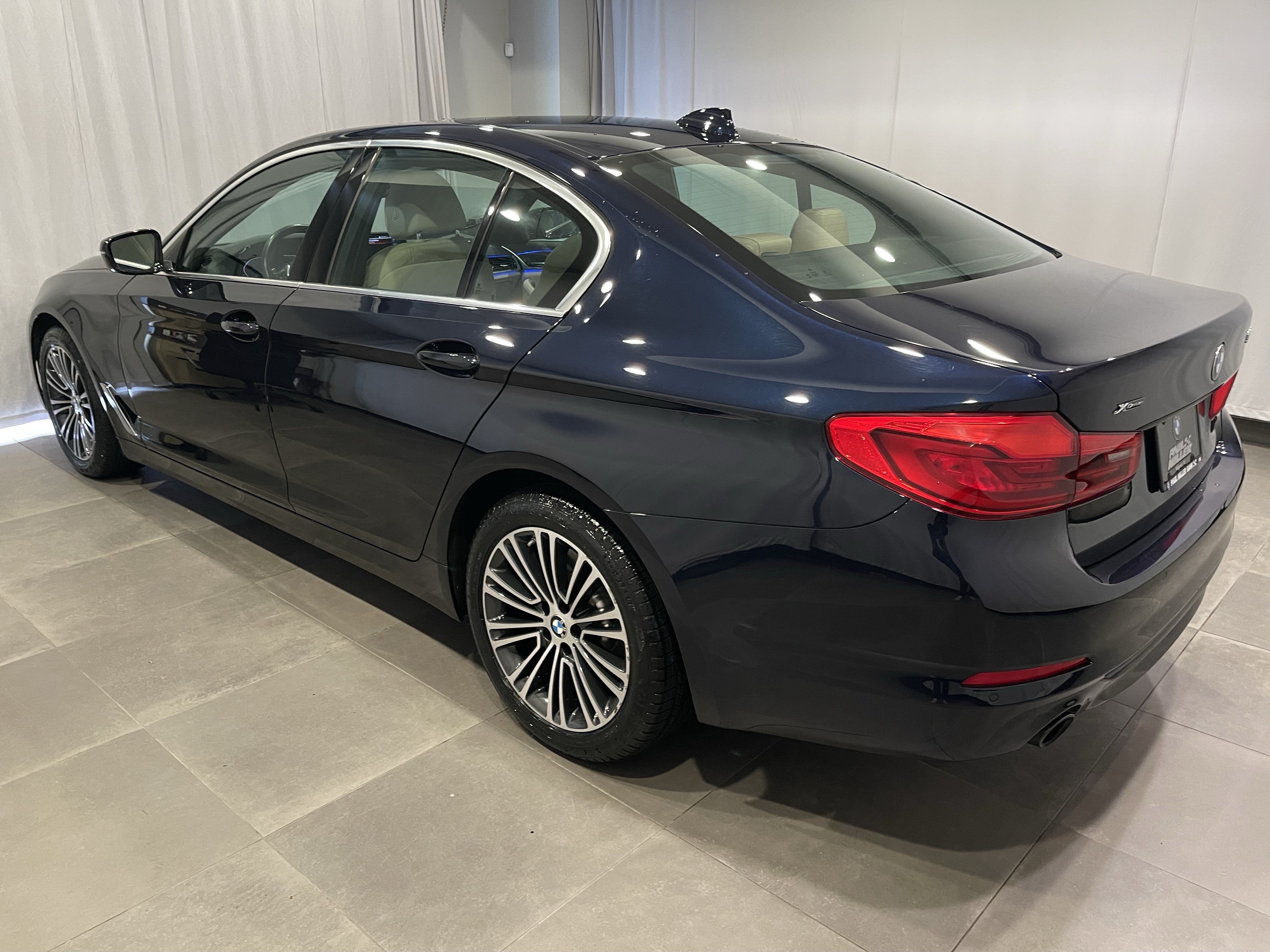 Used 2020 BMW 530i xDrive w/ Convenience Package AWD/4WD image 4
