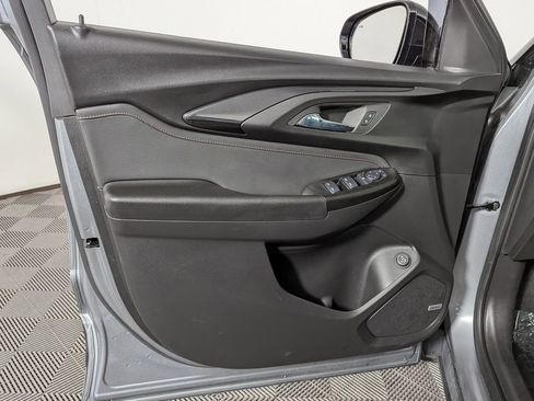 Used 2023 Chevrolet TrailBlazer RS w/ Sun and Liftgate Package FWD image 17