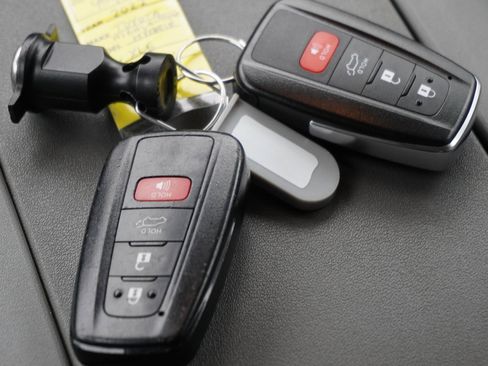 Used 2022 Toyota Highlander XLE image 20