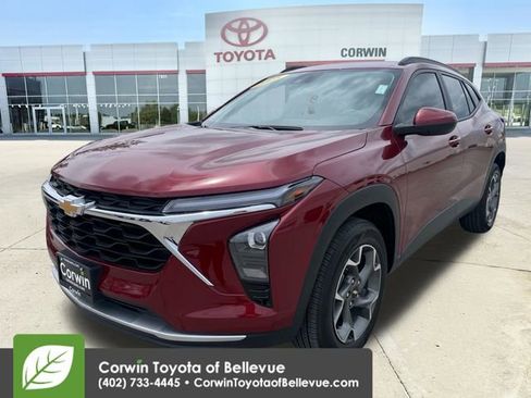 Used 2025 Chevrolet Trax LT w/ Driver Confidence Package FWD image 7