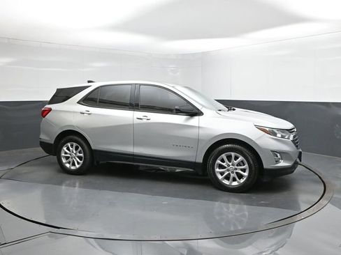 Used 2018 Chevrolet Equinox LS w/ LPO, Cargo Package FWD image 15