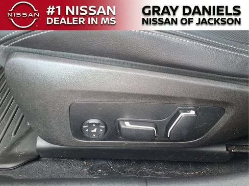 Used 2025 BMW 330i Sedan RWD image 11