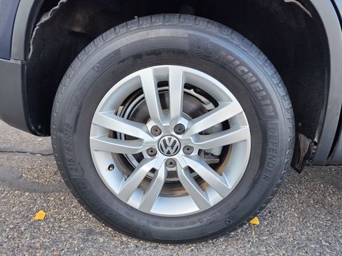 Used 2012 Volkswagen Tiguan SEL FWD image 18