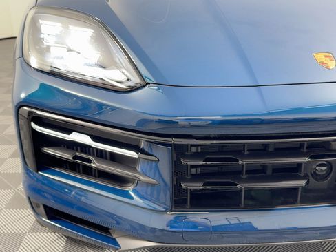 Certified 2025 Porsche Cayenne Coupe w/ Premium Package Plus image 11