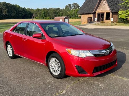 Used 2012 Toyota Camry LE FWD image 2