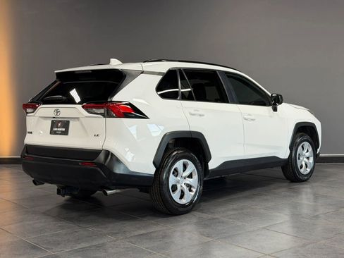 Used 2019 Toyota RAV4 LE FWD image 5