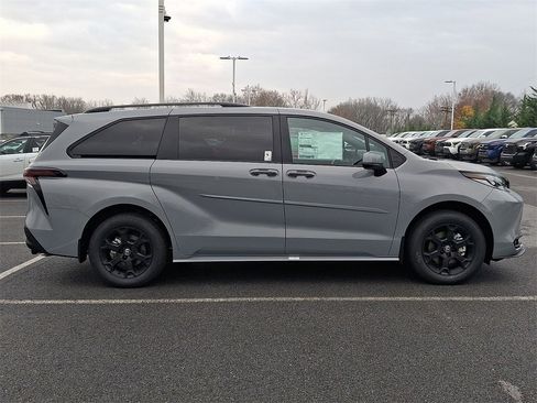 New 2026 Toyota Sienna XLE Woodland Edition image 4
