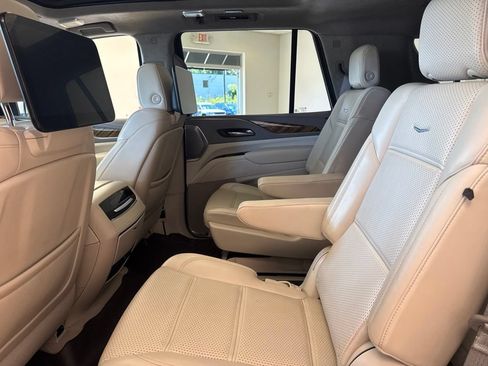 Used 2022 Cadillac Escalade Sport Platinum AWD/4WD image 15