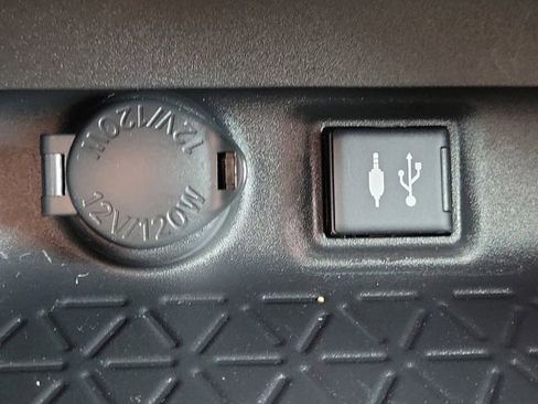 Used 2019 Toyota RAV4 XLE w/ Carpet Mat Package FWD image 15