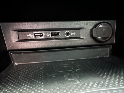 Used 2020 Volkswagen Tiguan SE image 45