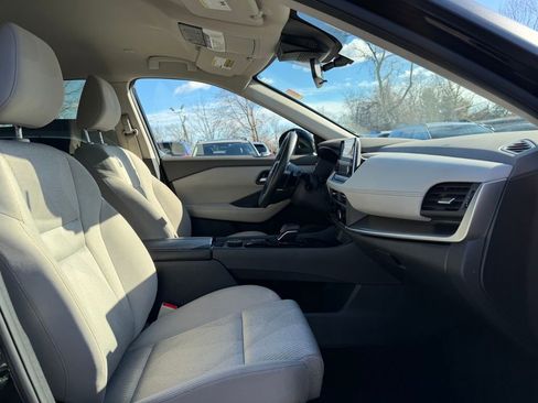 Used 2024 Nissan Rogue SV image 19