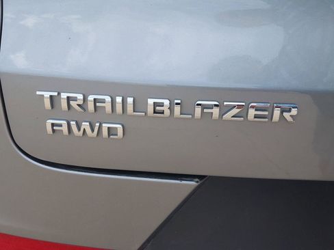 Used 2025 Chevrolet TrailBlazer LT AWD/4WD image 18