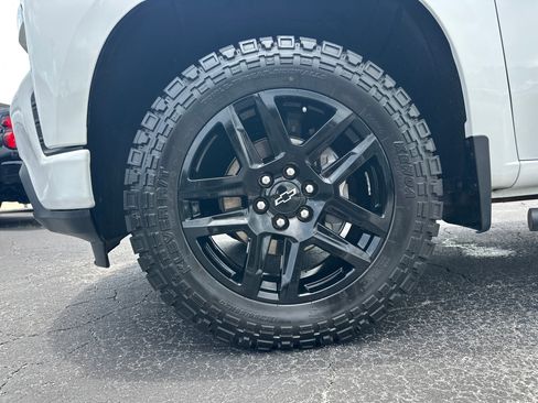 Used 2022 Chevrolet Silverado 1500 Custom w/ LPO, Blackout Package AWD/4WD image 12