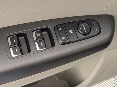 Used 2020 Kia Sportage LX image 11