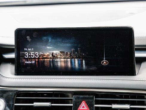 Used 2025 Genesis G70 2.5T image 12