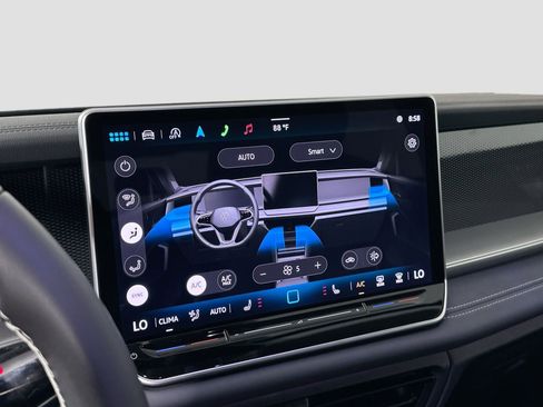 New 2025 Volkswagen Tiguan SE image 13