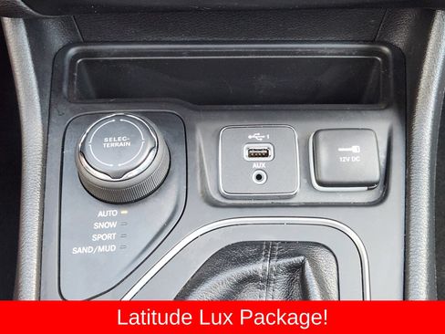 Used 2021 Jeep Cherokee Latitude Lux w/ Comfort/Convenience Group AWD/4WD image 28