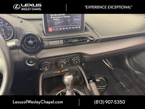 Used 2016 MAZDA MX-5 Miata Club RWD image 9