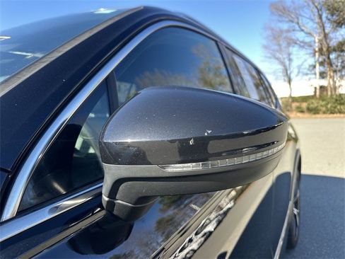 Used 2023 Volkswagen Tiguan SEL R-Line image 10