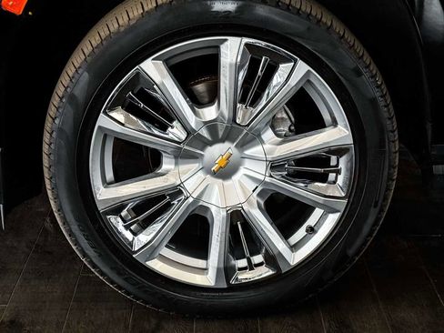 Used 2021 Chevrolet Suburban High Country w/ Premium Package image 21