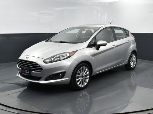Used 2014 Ford Fiesta SE w/ Equipment Group 201A image 7