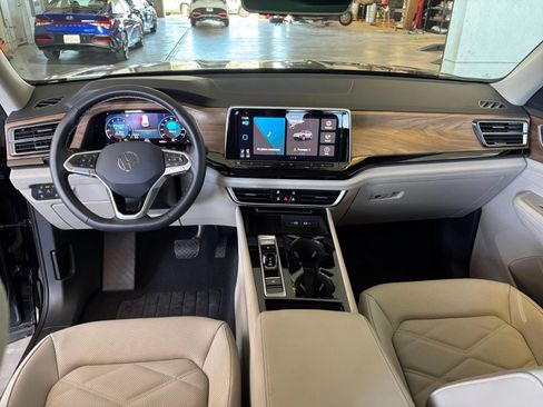 Used 2026 Volkswagen Atlas SE FWD image 31