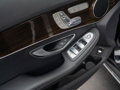 Used 2017 Mercedes-Benz C 300 4MATIC Sedan image 18