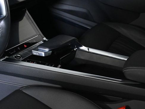 Used 2023 Audi e-tron Premium Plus w/ Premium Plus Package image 19