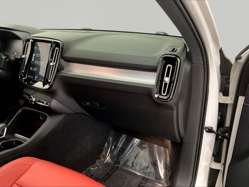 Used 2019 Volvo XC40 T5 Momentum AWD/4WD image 26