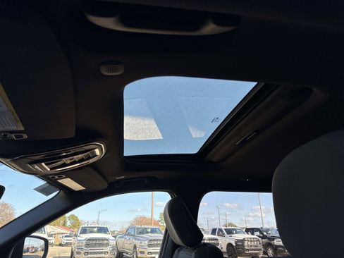 New 2025 Jeep Grand Cherokee L Laredo image 10