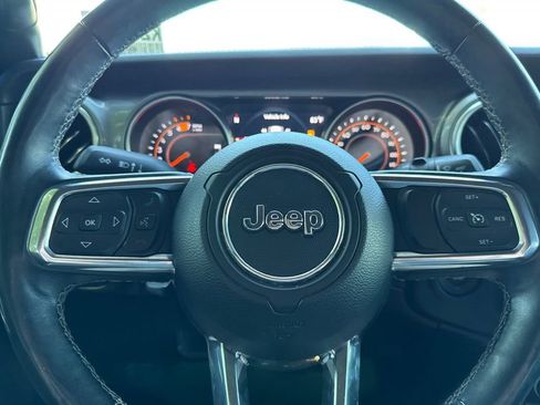 Used 2018 Jeep Wrangler Unlimited Sahara AWD/4WD image 25