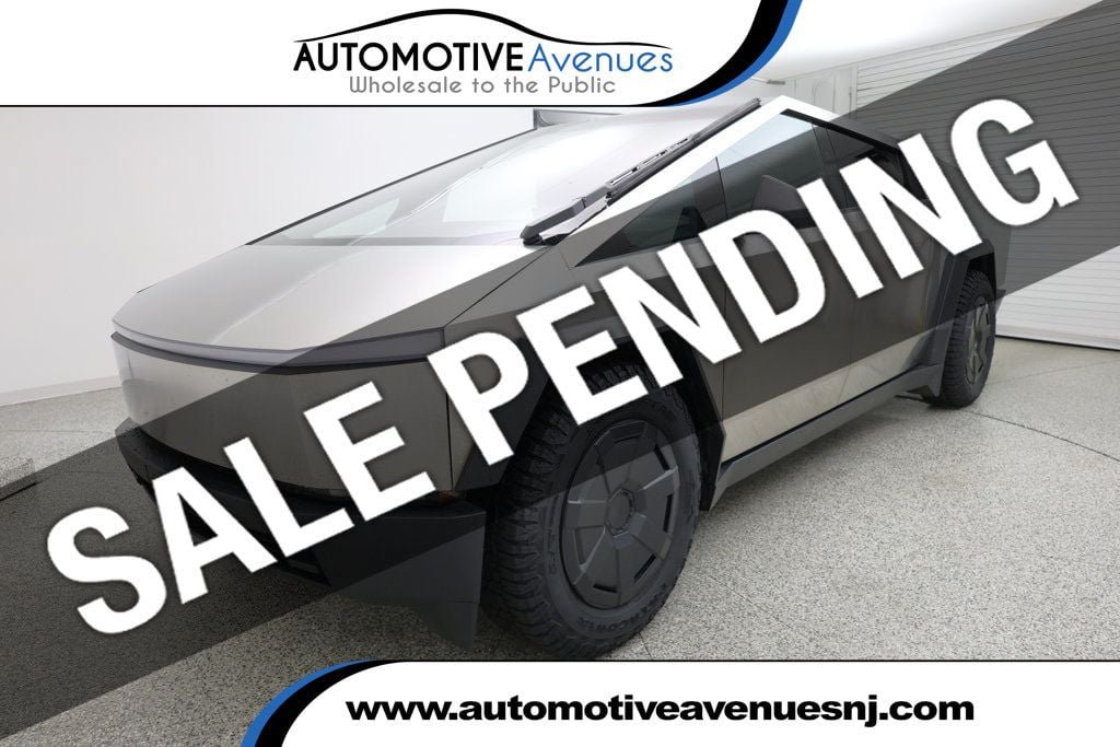 Used 2025 Tesla Cybertruck AWD Crew Cab image 1