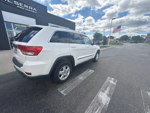 Used 2012 Jeep Grand Cherokee Laredo w/ Laredo E Group AWD/4WD image 3