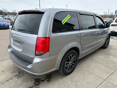 Used 2015 Dodge Grand Caravan SE image 5