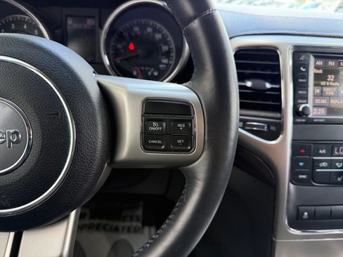 Used 2013 Jeep Grand Cherokee Laredo AWD/4WD image 19