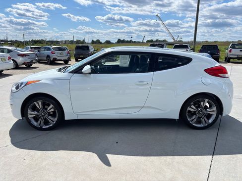 Used 2016 Hyundai Veloster w/ Option Group 02 FWD image 7
