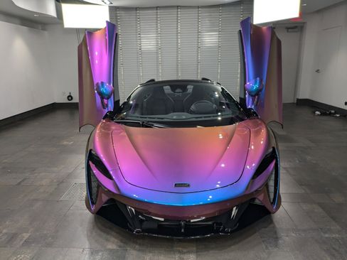 Used 2025 McLaren Artura Spider image 23