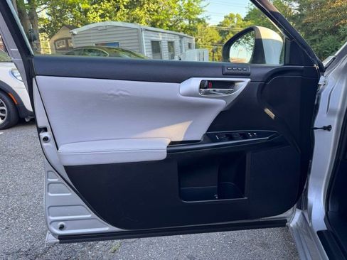 Used 2012 Lexus CT 200h Premium w/ Leather Pkg FWD image 17