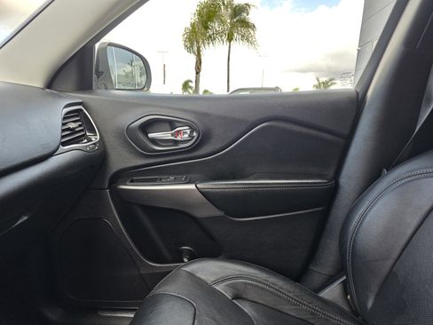 Used 2020 Jeep Cherokee Limited image 14