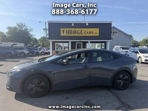Used 2025 Toyota Prius LE FWD image 1