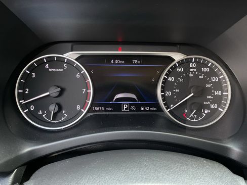 Used 2025 Nissan Sentra SV FWD image 29