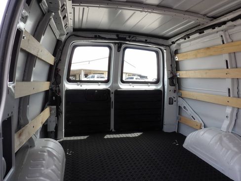 Used 2025 Chevrolet Express 2500 w/ Driver Convenience Package RWD image 30
