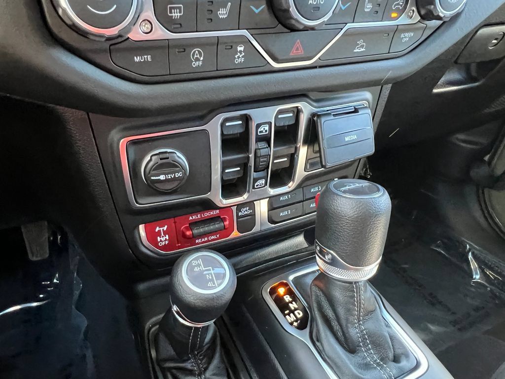 New 2026 Jeep Gladiator Mojave w/ Technology Group AWD/4WD image 25