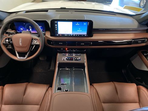 New 2026 Lincoln Aviator Reserve w/ Luxury Package AWD/4WD image 11