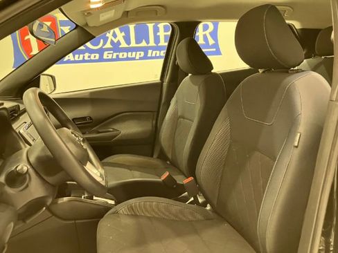 Used 2019 Nissan Kicks S image 14