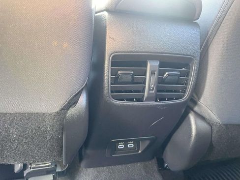 Used 2025 Toyota Corolla Cross LE w/ Moonroof Package FWD image 11