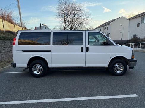 Used 2018 Chevrolet Express 3500 LT w/ LT Preferred Equipment Group image 9